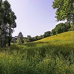 Sophisticated 1br In Countryside Florencie