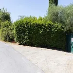 Sophisticated 1br In Countryside Apartmán