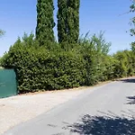 Sophisticated 1br In Countryside Apartmán